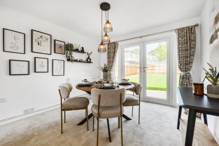 4 bedroom end of terrace house to rent - Photo 2