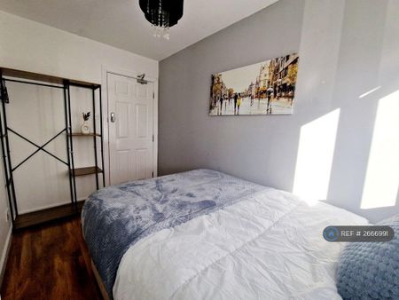 1 bedroom in a house share to rent - Photo 4