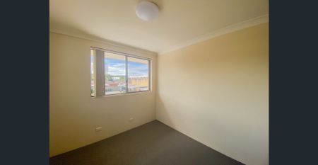 TWO BEDROOM TOWN HOUSE WITH A STUDY IN PRIME LOCATION - Photo 4