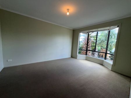 Bright, simple family home - Photo 2