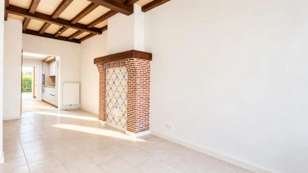 Gerenoveerde woning met terras in Sint-Niklaas - Photo 2