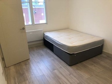 Sutton High Street, SM1 1EX - Photo 4