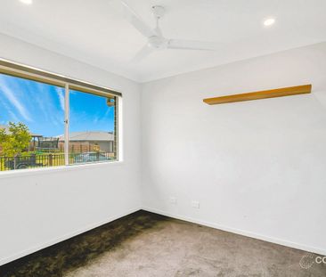 AMAZING 4 BEDROOM HOME WITH OPEN KITCHEN LIVING THAT OPENS OUT ONTO... - Photo 4