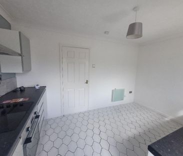 2 bedroom terraced house to rent - Photo 2