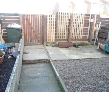 3 bedroom character property to rent - Photo 5