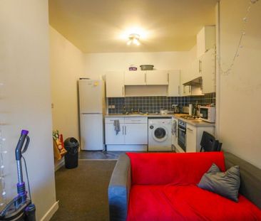 3 Bedroom Flat To Rent in Lansdowne - £1,350 pcm Tenancy Info - Photo 6