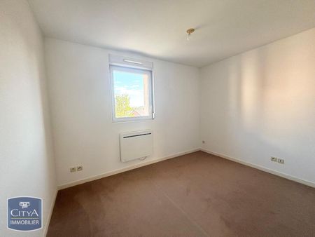 Location Appartement 2 pièces 54m² LE CATEAU CAMBRESIS 59360 - Photo 2