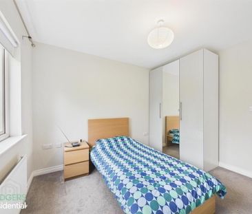 Apt 4, 3 Loughan Hall, Dundonald, Castlereagh, Belfast, BT16 2FQ - Photo 4