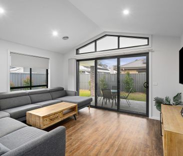Modern Family Living - Photo 3