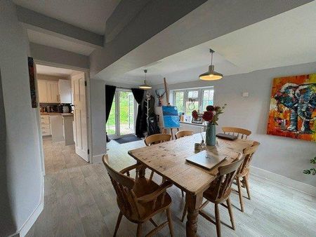 2 bedroom end of terrace house to rent - Photo 2