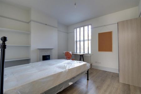 3 bedroom flat to rent - Photo 2