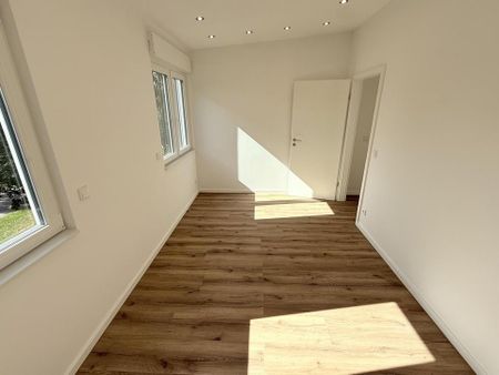 Erstbezug nach Sanierung: Moderne 3-Zimmer-Wohnung mit Fußbodenheizung & Balkon - Photo 3