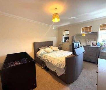 Camp Road, Farnborough, GU14 - Photo 5