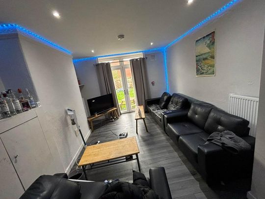 7 bedroom terraced house to rent - Photo 1