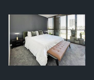 Super-Sized Designer Apartment, Available Furnished or Unfurnished - Photo 5