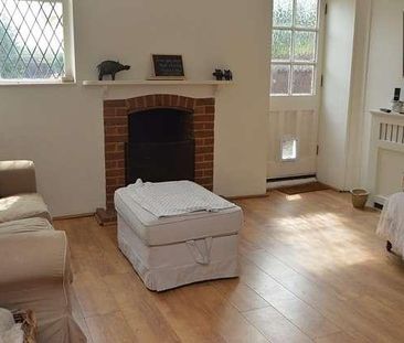 Bedroom Semi-detached Cottage In Farncombe, GU7 - Photo 4