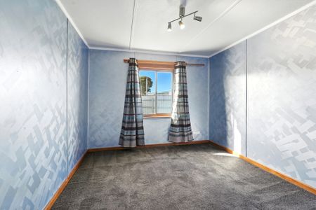 Spacious 3-bedroom family home available now - Photo 4