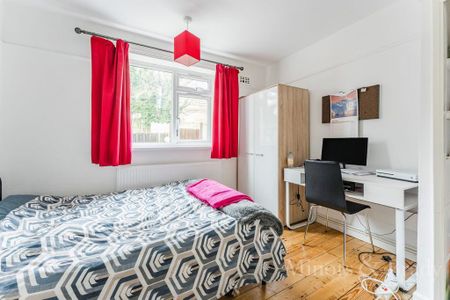 2 bedroom ground floor flat to rent - Photo 5