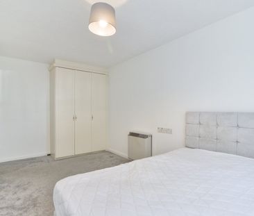 Flat to rent - Erith Road, Belvedere, DA17 - Photo 4