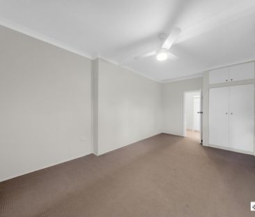 Ground Floor Unit, recently painted & near new carpet - Photo 6