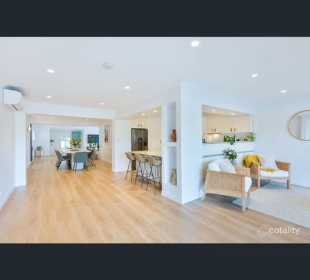 30 Barracuda Court, Palm Beach, Qld 4221 - Photo 1