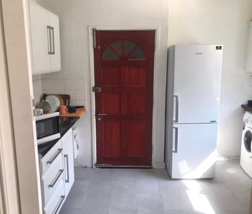 Room in a Shared House, Tarling Road, E16 - Photo 4