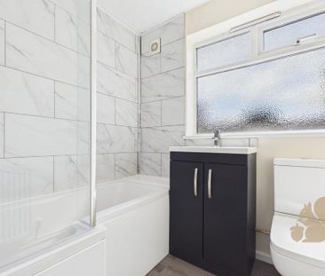 2 bedroom ground floor flat to rent - Photo 2