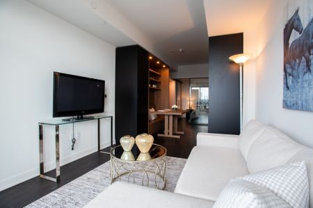 For Lease - 55 Charles Street Unit# 3204, Toronto, Ontario - Photo 3