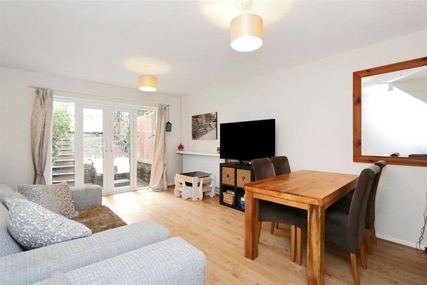 2 bedroom terraced house to rent - Photo 1