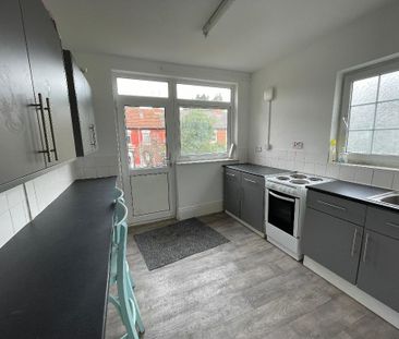 3 Bedroom First Floor Apartment To Rent - Photo 6
