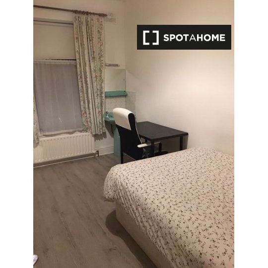 Rooms for rent in 8-bedroom house in Drumcondra, Dublin - Photo 2