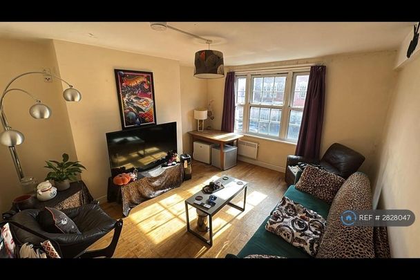 3 bedroom flat to rent - Photo 1