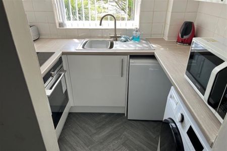 1 bedroom mews to rent - Photo 5