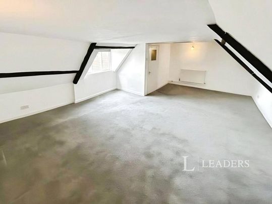 4 bedroom flat to rent - Photo 1