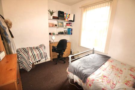 4 Bed - 7 Welton Place, Hyde Park, Leeds - LS6 1EW - Student - Photo 2