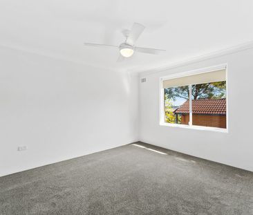 Bright & Fresh In Prime Location - Photo 1