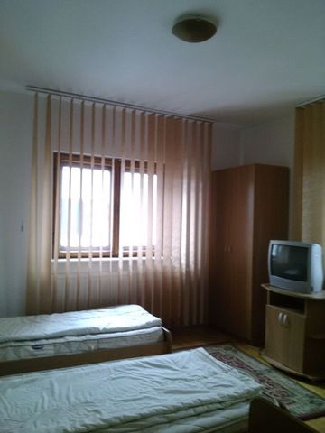 Casa 6 camere - cazare 14+10 persoane, Nord - Photo 3