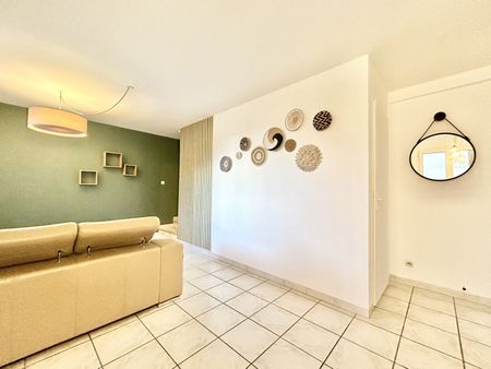 Location Appartement 2 pièces 50m² SOUCIEU EN JARREST 69510 - Photo 2