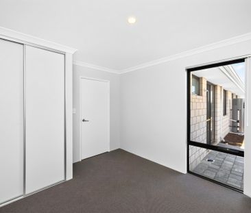 Brand new home awaiting its first family - Photo 3