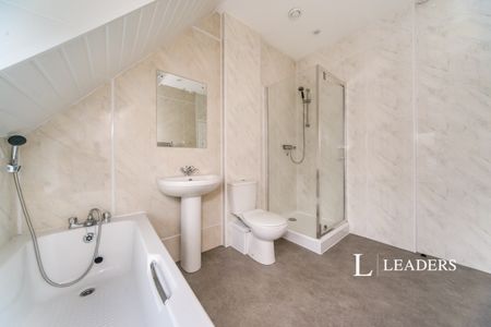 3 bedroom flat to rent Milnthorpe Road, Meads - Photo 3