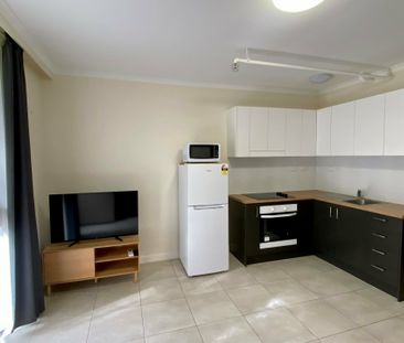 1 BEDROOM 1 BATHROOM FURNISHED STUDIO UNIT - Photo 4