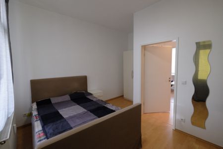 Möblierte 2-Zimmer-Wohnung mit Balkon in unmittelbarer Nähe zum Helios-Klinikum und zur Hochschule! - Photo 3