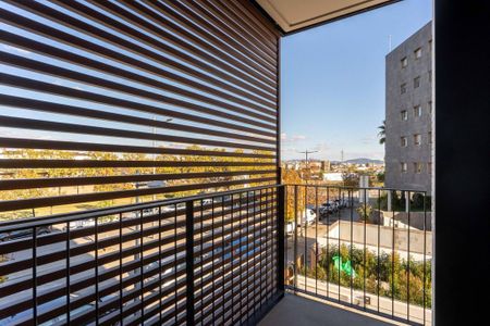 4 room luxury Flat for rent in Sabadell, Spain - Photo 2