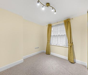 3 bedroom flat to rent - Photo 6