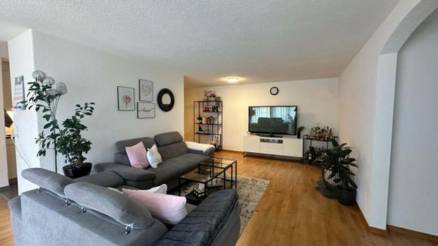 Stilvolle 3.5-Zimmerwohnung mit Sitzplatz an ruhiger Lage - Photo 1