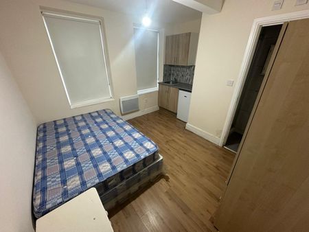 Studio Flat, Crutchley Road, SE6 - Photo 3