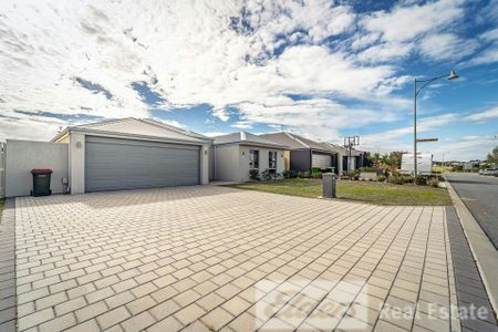 MODERN BEACH SIDE FAMILY HOME! - Photo 2