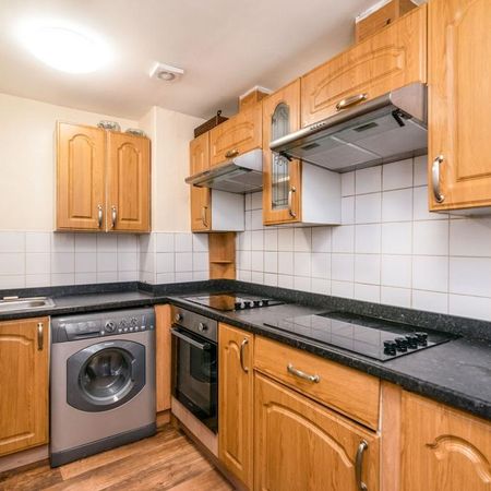 1 bedroom in a house share to rent - Photo 3