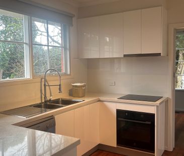 Spacious 4 bedroom Home In The Perfect Location! - Photo 2