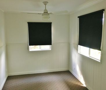 Great fully fenced family home with double shed - Photo 4